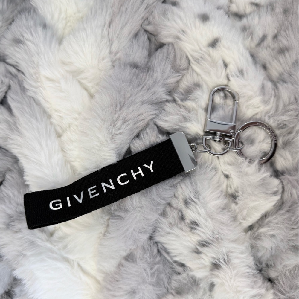 Givenchy Keyring - Picture 2 of 2